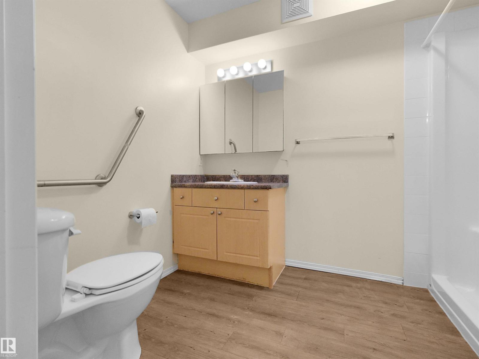 #328 8802 SOUTHFORT