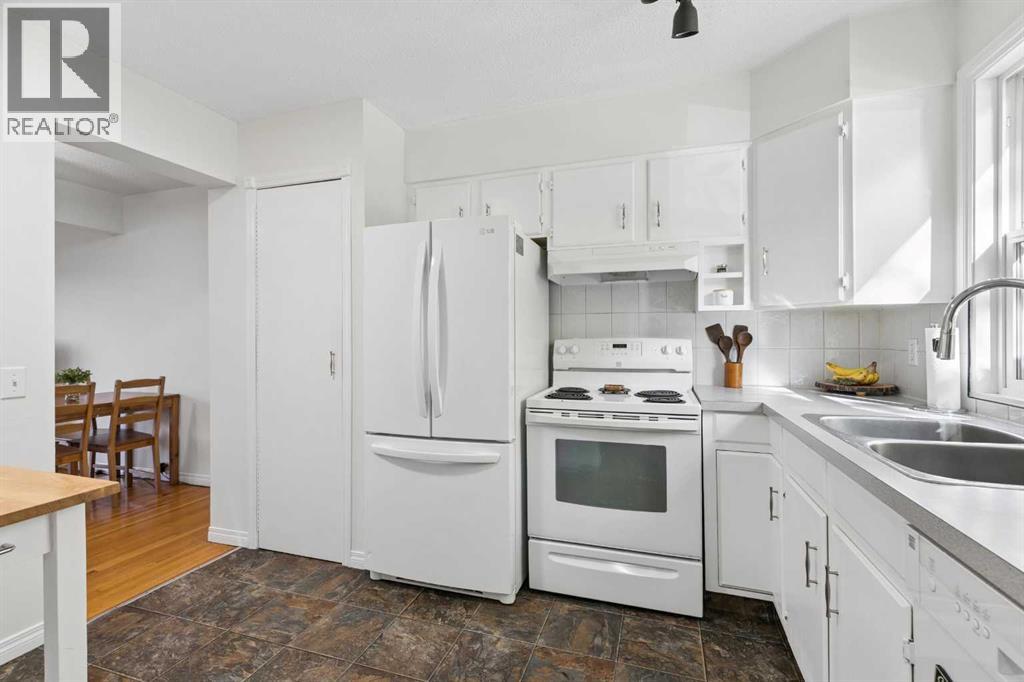 8, 330 Canterbury Drive SW, Calgary, Alberta  T2W 1H6 - Photo 2 - A2348971