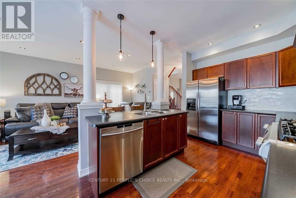 40 Cranborne Crescent, Whitby, Ontario  L1M 2M2 - Photo 5 - E13872826