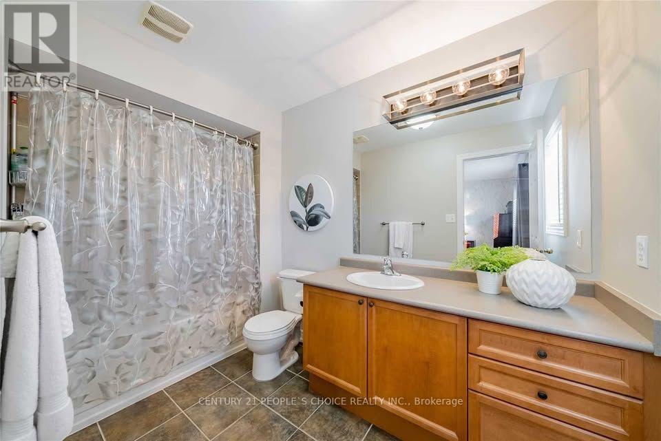 40 Cranborne Crescent, Whitby, Ontario  L1M 2M2 - Photo 9 - E13872826