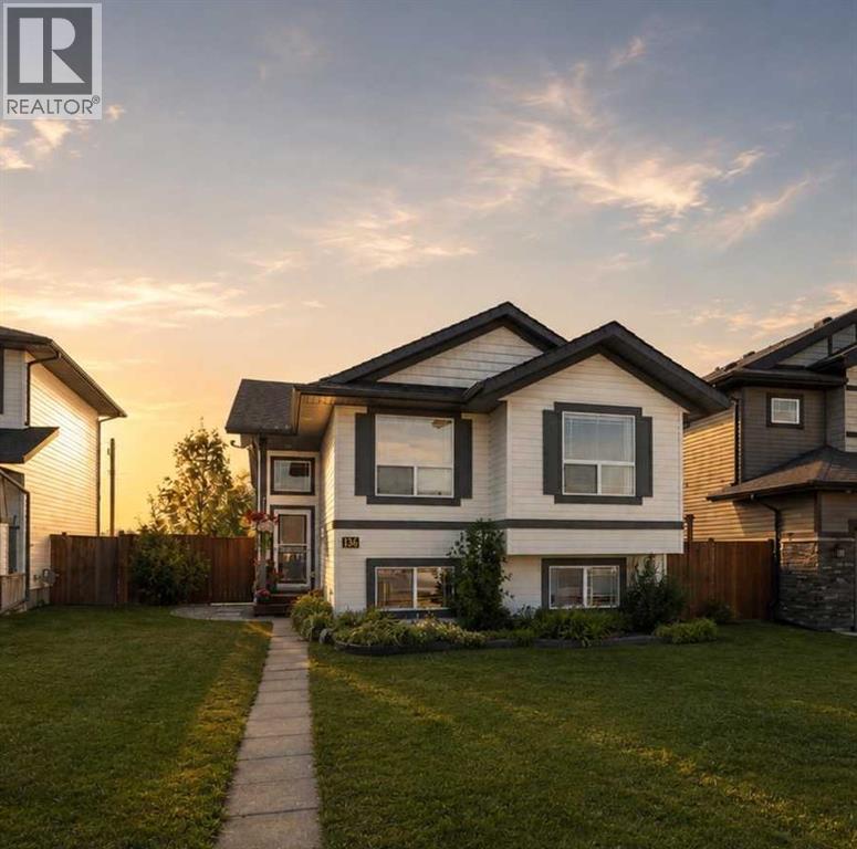 186 Robinson Avenue, Penhold, Alberta  T0M 1R0 - Photo 1 - A2337310