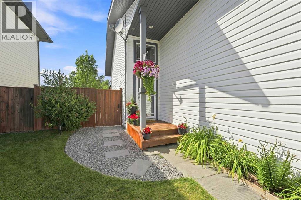 186 Robinson Avenue, Penhold, Alberta  T0M 1R0 - Photo 39 - A2337310