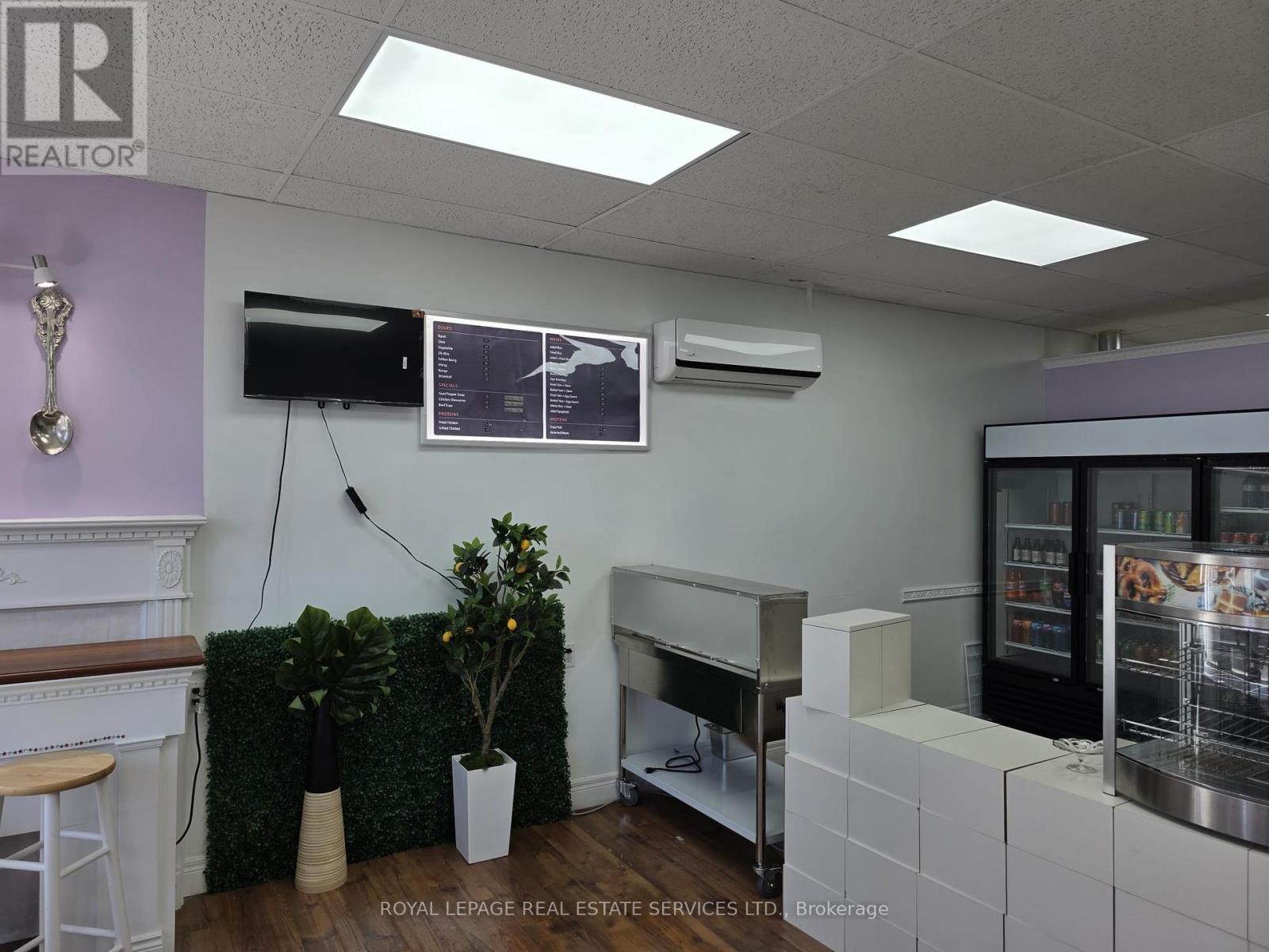 Front - 25 Commercial Street, Milton, Ontario L9T 2H6 - Photo 3 - W13864804