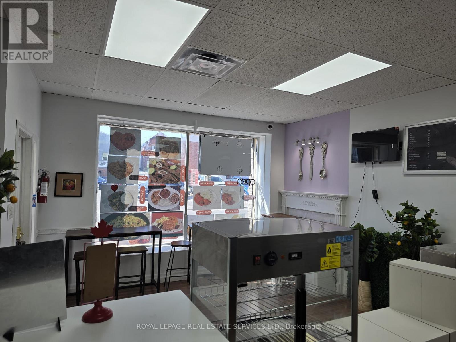 Front - 25 Commercial Street, Milton, Ontario L9T 2H6 - Photo 4 - W13864804