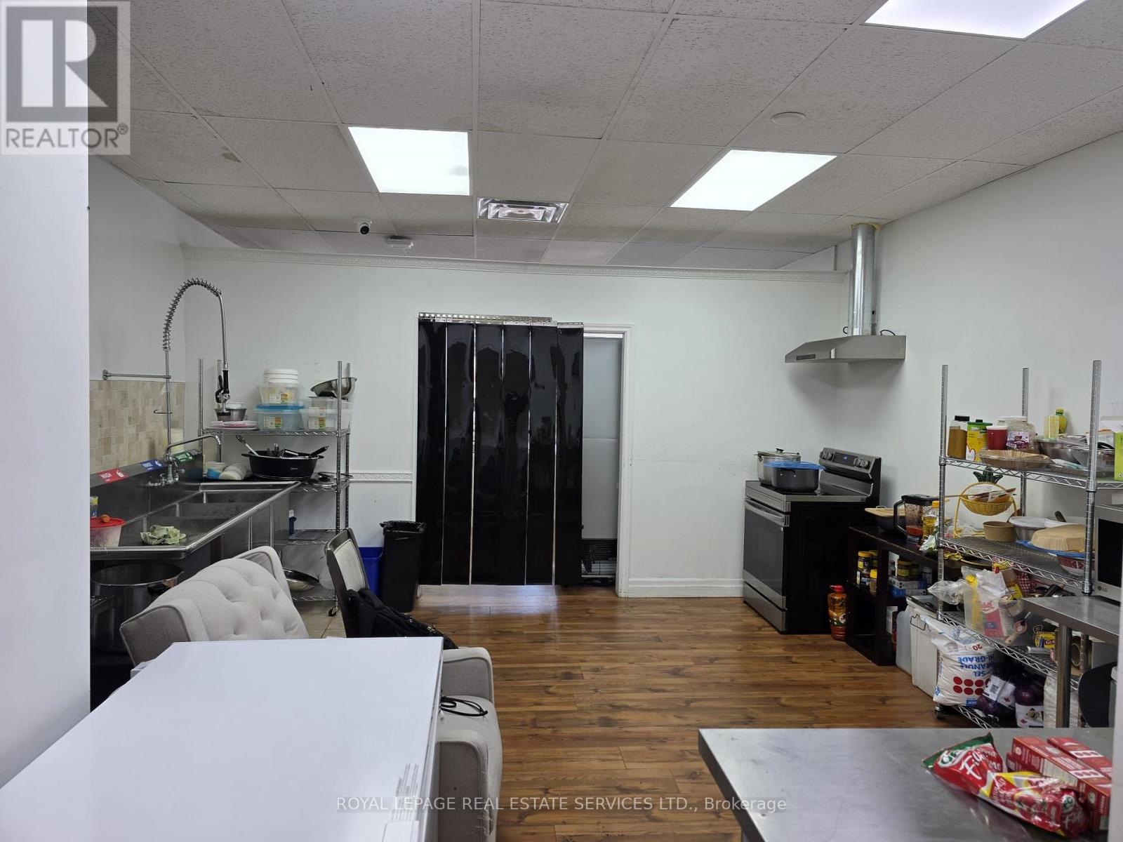 Front - 25 Commercial Street, Milton, Ontario L9T 2H6 - Photo 5 - W13864804
