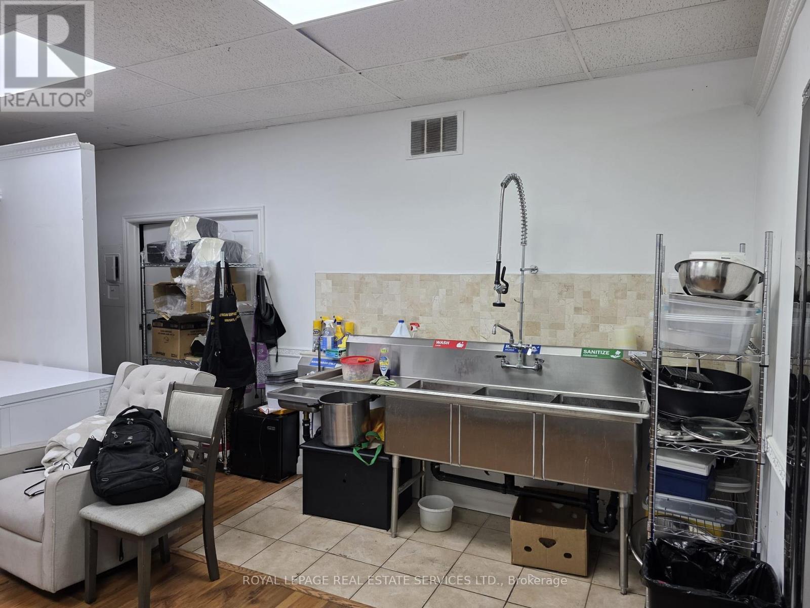 Front - 25 Commercial Street, Milton, Ontario L9T 2H6 - Photo 6 - W13864804