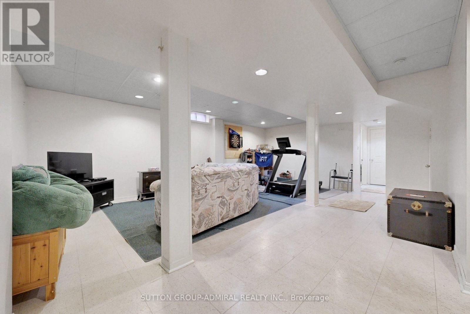 43 Berwick Crescent, Richmond Hill, Ontario  L4C 0B8 - Photo 42 - N13872856