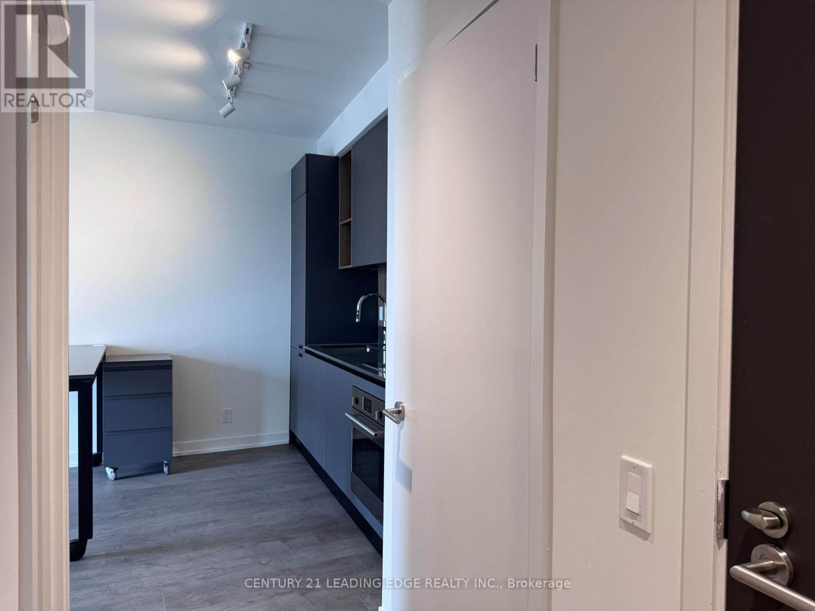 1606 - 39 Mary Street, Barrie, Ontario  L4N 1S9 - Photo 4 - S13872698