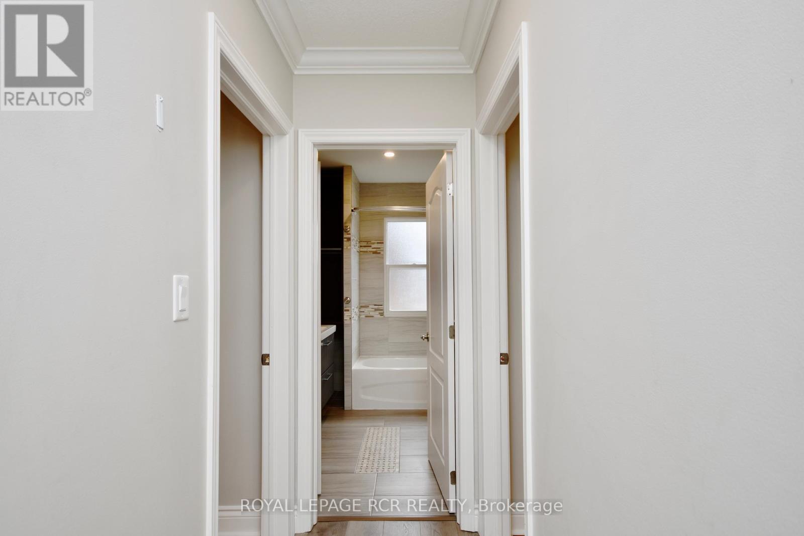 52 Drury Lane, Barrie, Ontario  L4M 3C8 - Photo 10 - S13872902