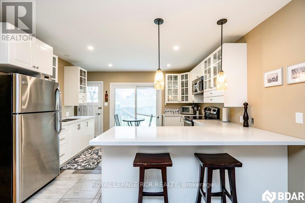 52 Drury Lane, Barrie, Ontario  L4M 3C8 - Photo 2 - S13872902