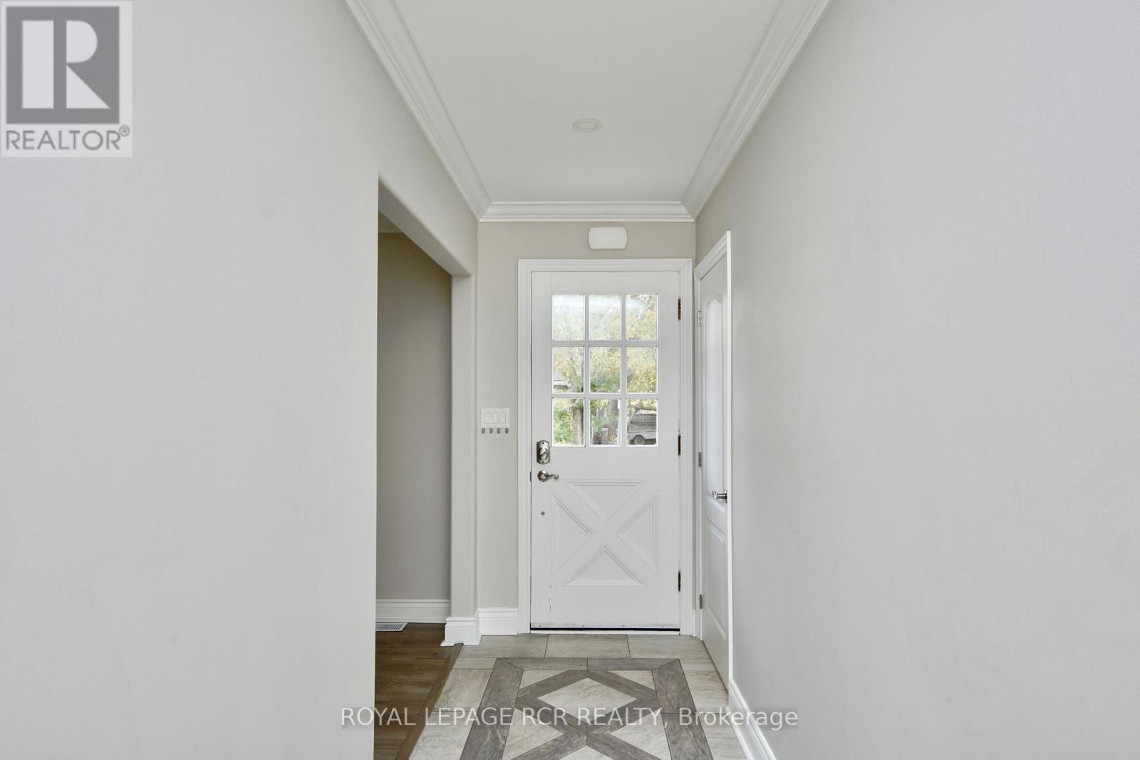 52 Drury Lane, Barrie, Ontario  L4M 3C8 - Photo 7 - S13872902