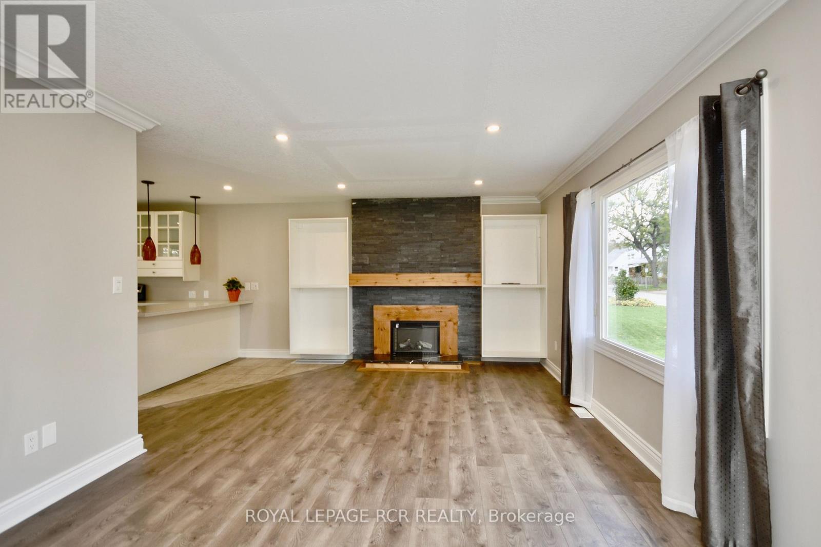 52 Drury Lane, Barrie, Ontario  L4M 3C8 - Photo 8 - S13872902