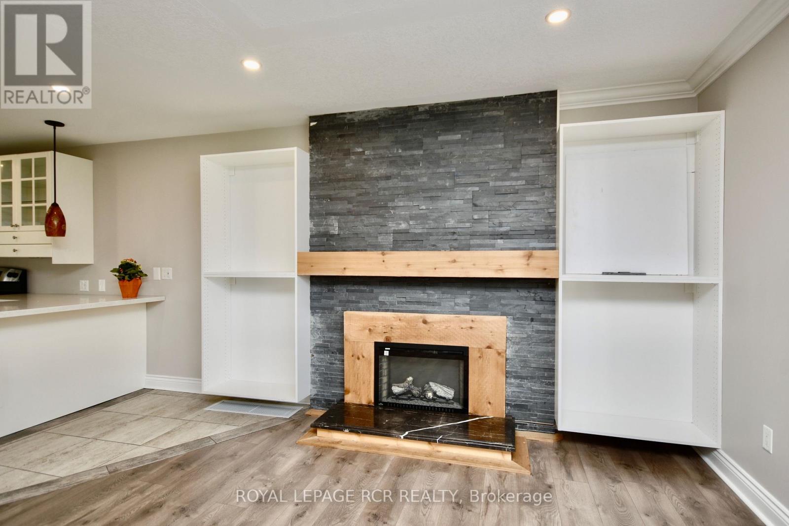 52 Drury Lane, Barrie, Ontario  L4M 3C8 - Photo 9 - S13872902
