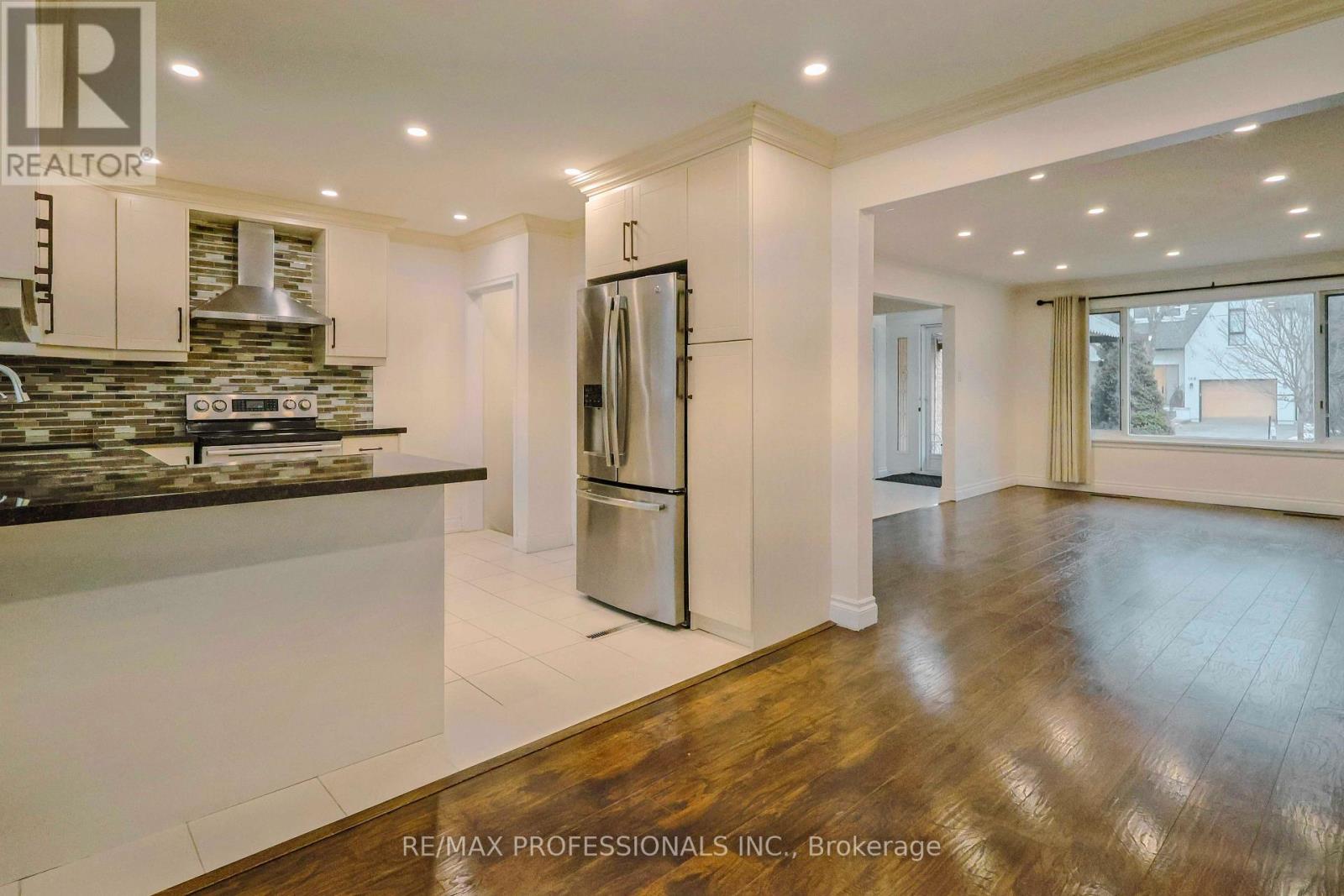 109 Botfield Avenue, Toronto, Ontario  M9B 4E6 - Photo 2 - W13872796
