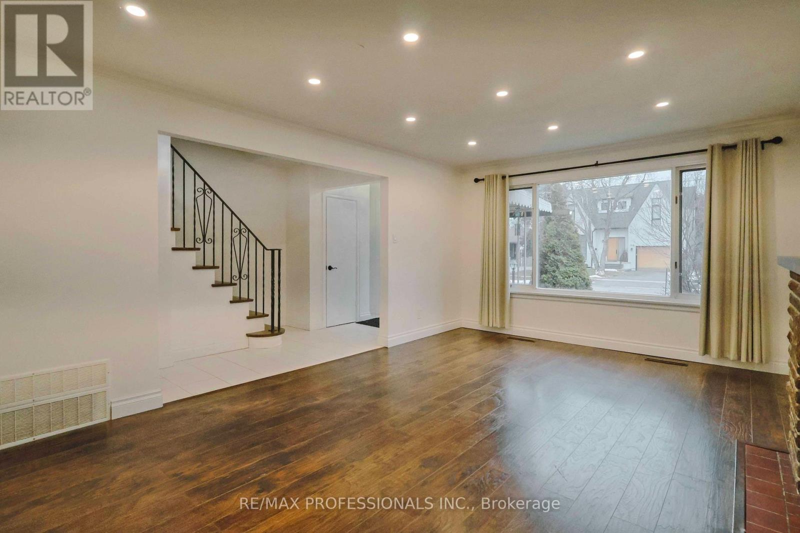 109 Botfield Avenue, Toronto, Ontario  M9B 4E6 - Photo 4 - W13872796