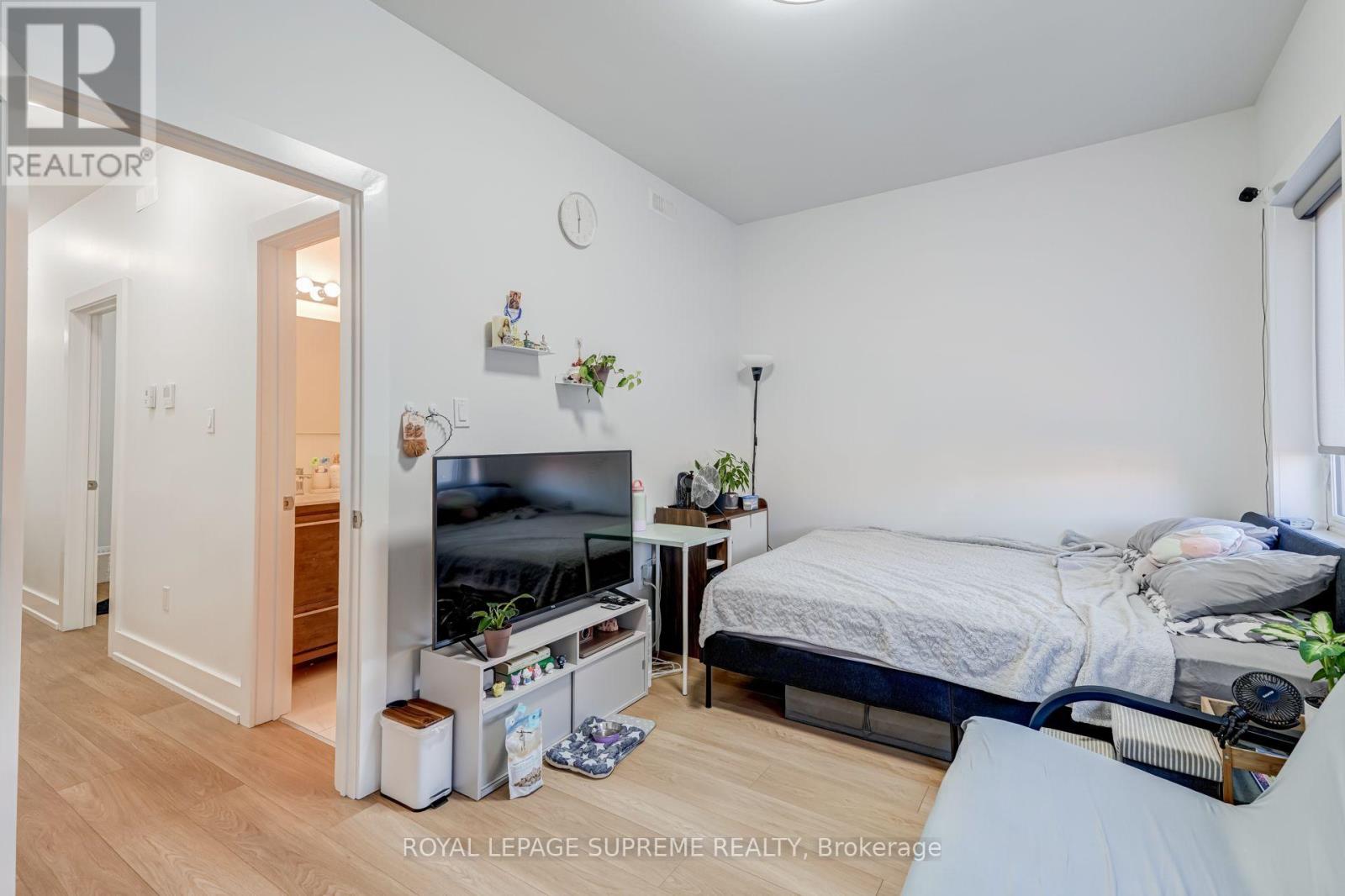 2 - 97 BERNICE CRESCENT