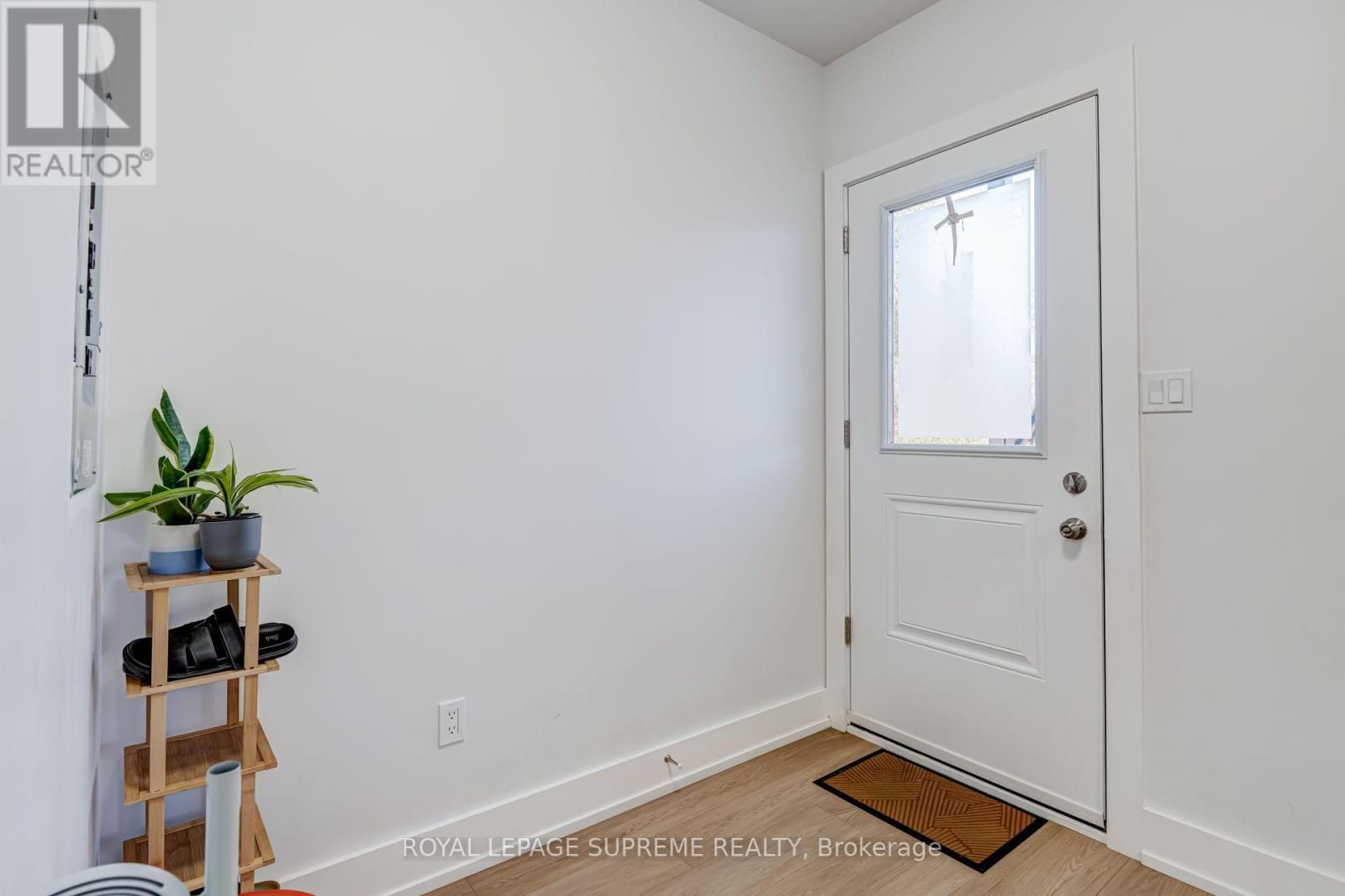 2 - 97 Bernice Crescent, Toronto, Ontario  M6N 1W7 - Photo 6 - W13872852