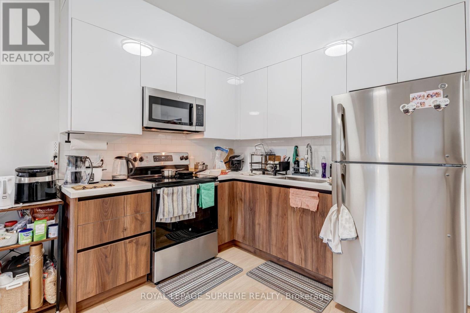 2 - 97 Bernice Crescent, Toronto, Ontario  M6N 1W7 - Photo 8 - W13872852