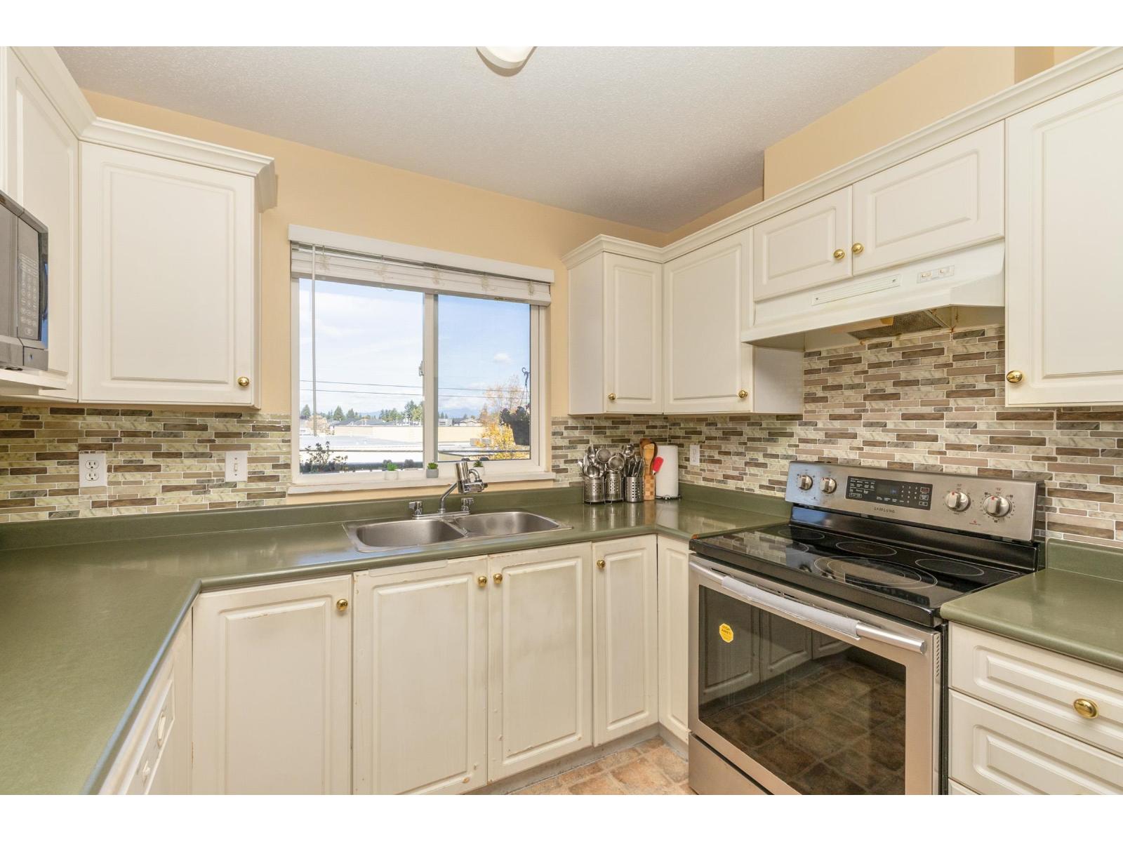 303 2350 WESTERLY STREET Abbotsford British Columbia Canada V2T6T7 5