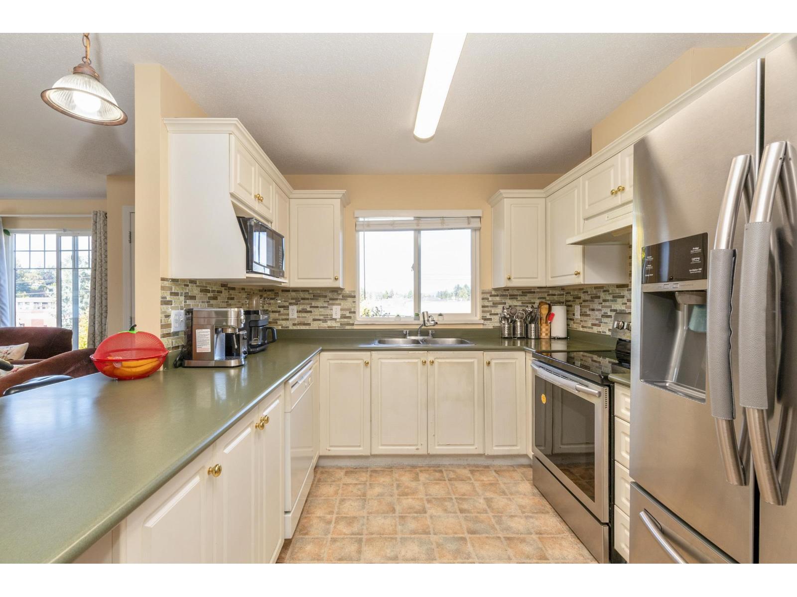 303 2350 WESTERLY STREET Abbotsford British Columbia Canada V2T6T7 4