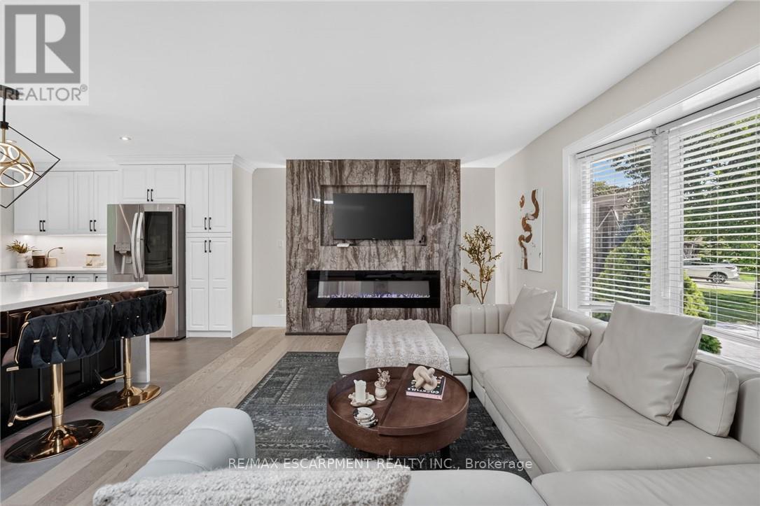 9 Leslie Drive, Hamilton, Ontario  L8G 2P6 - Photo 9 - X13863214
