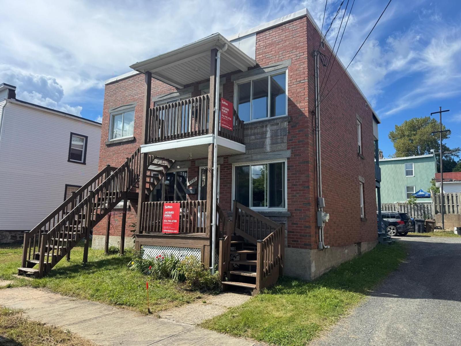 1733-1735 Av. St-Aimé Shawinigan Quebec Canada G9N2B2 2