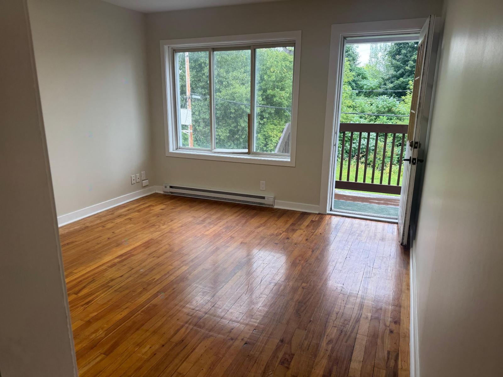 1733-1735 Av. St-Aimé Shawinigan Quebec Canada G9N2B2 4