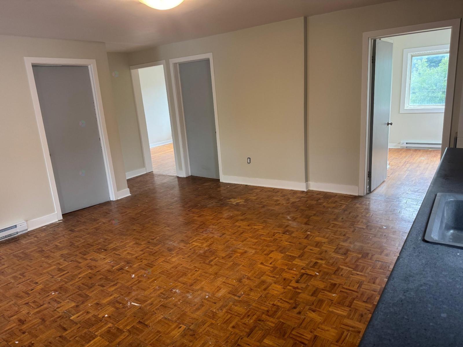 1733-1735 Av. St-Aimé Shawinigan Quebec Canada G9N2B2 5