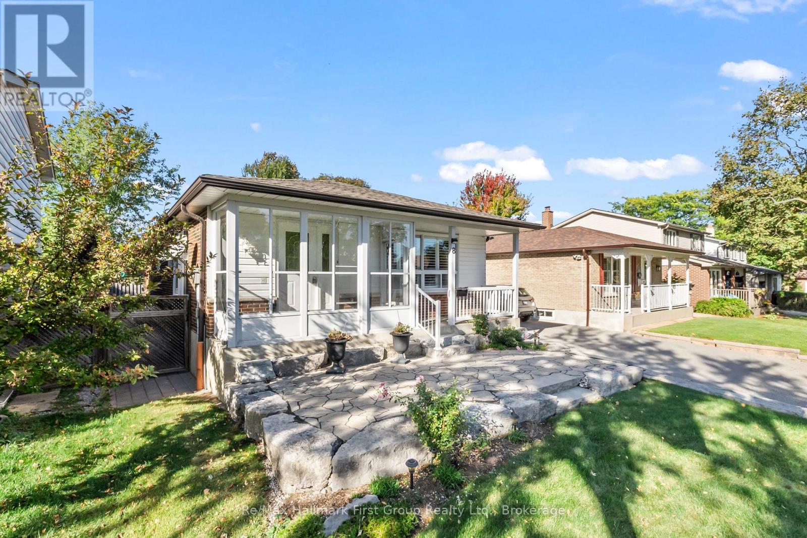 8 Calais Street, Whitby, Ontario  L1N 5M1 - Photo 4 - E13873092