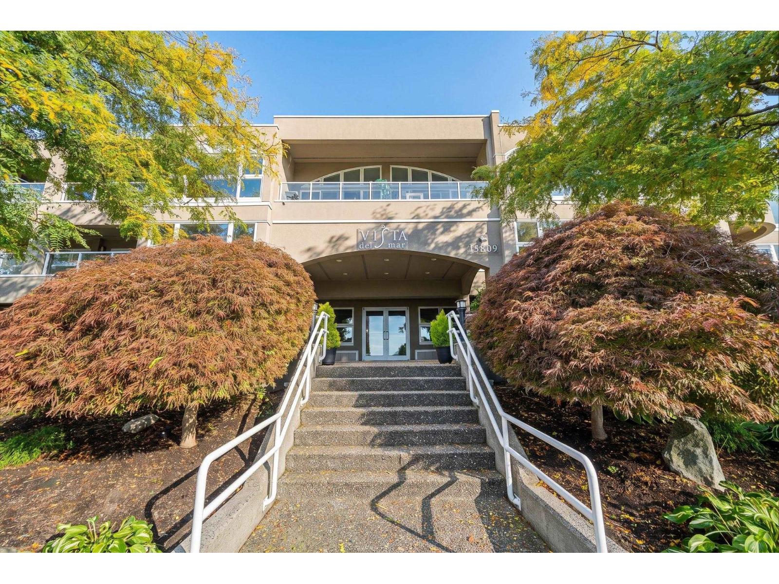 304 15809 Marine Drive, White Rock, British Columbia  V3B 1E7 - Photo 2 - R3172210