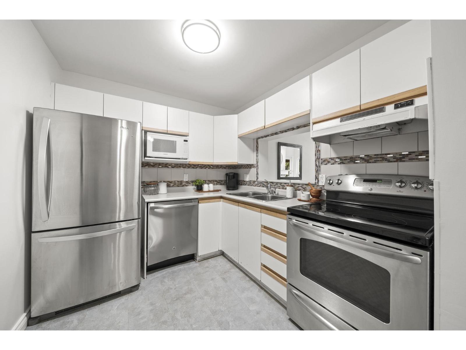 304 15809 Marine Drive, White Rock, British Columbia  V3B 1E7 - Photo 6 - R3172210