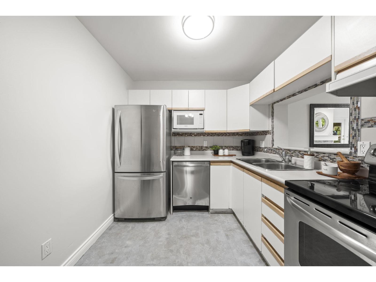 304 15809 Marine Drive, White Rock, British Columbia  V3B 1E7 - Photo 5 - R3172210