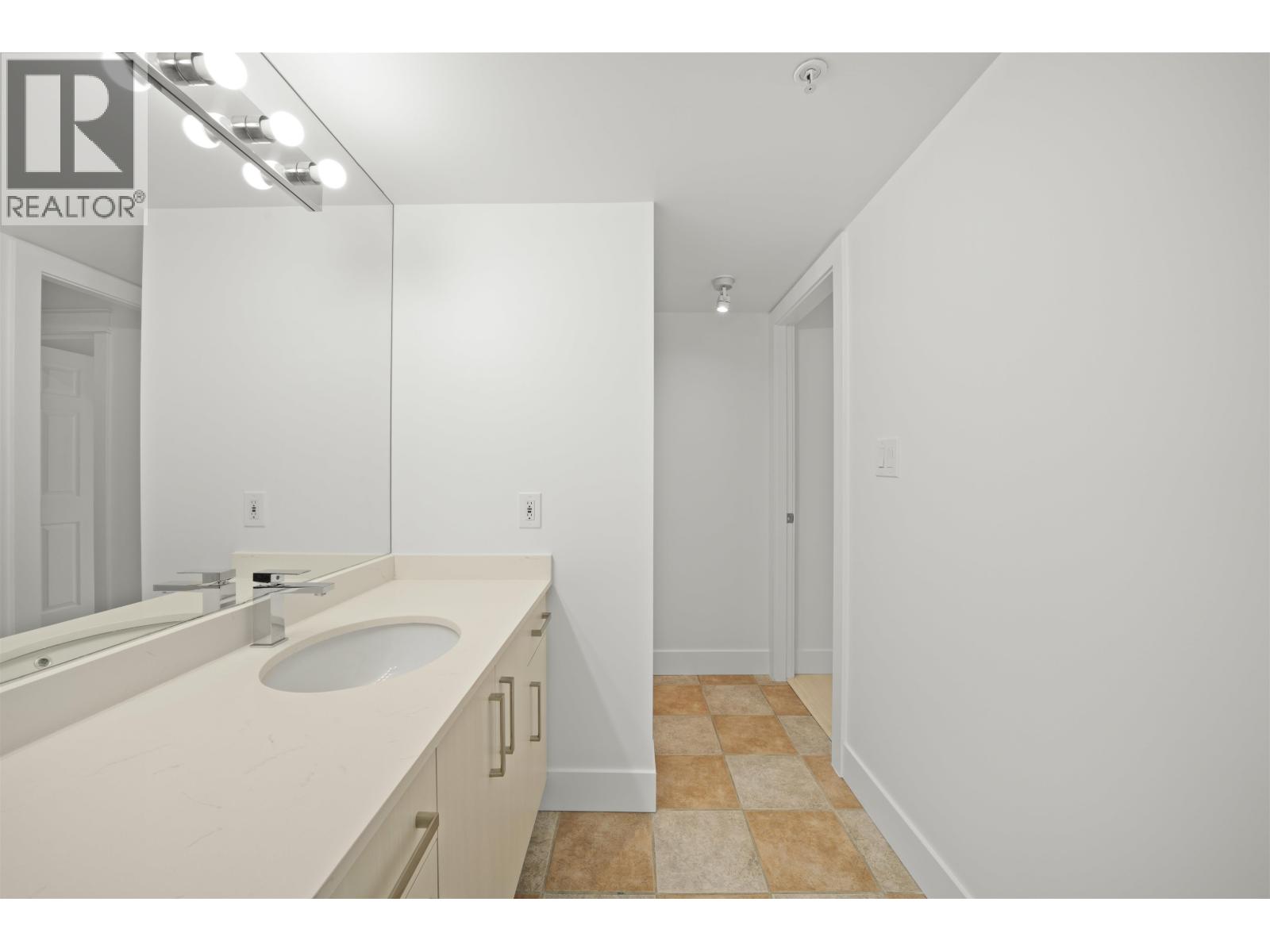 2501 63 KEEFER PLACE