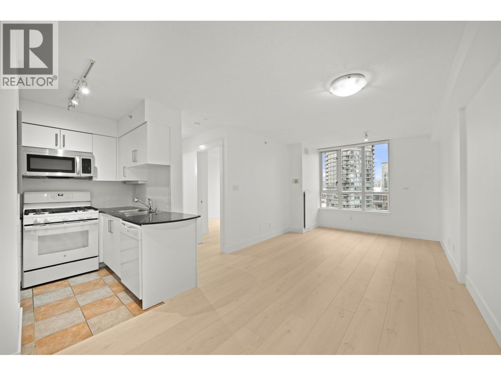 2501 63 KEEFER PLACE