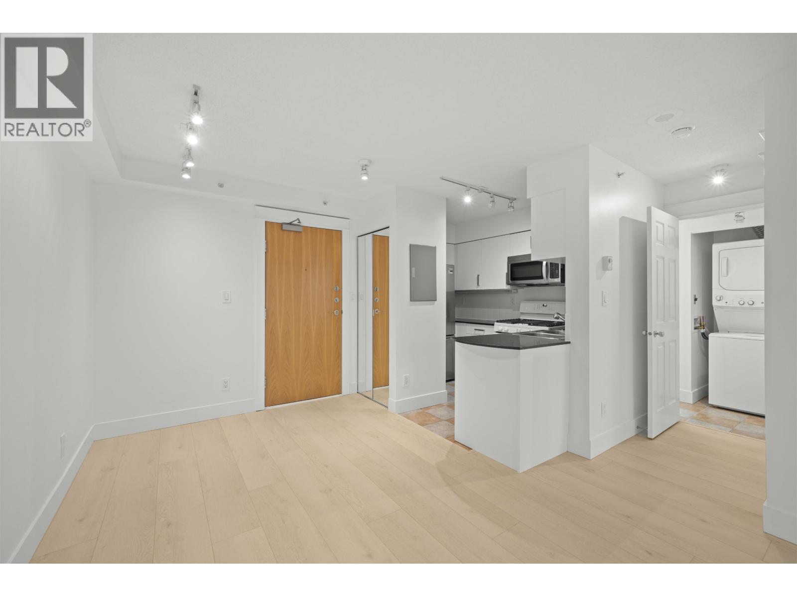 2501 63 KEEFER PLACE