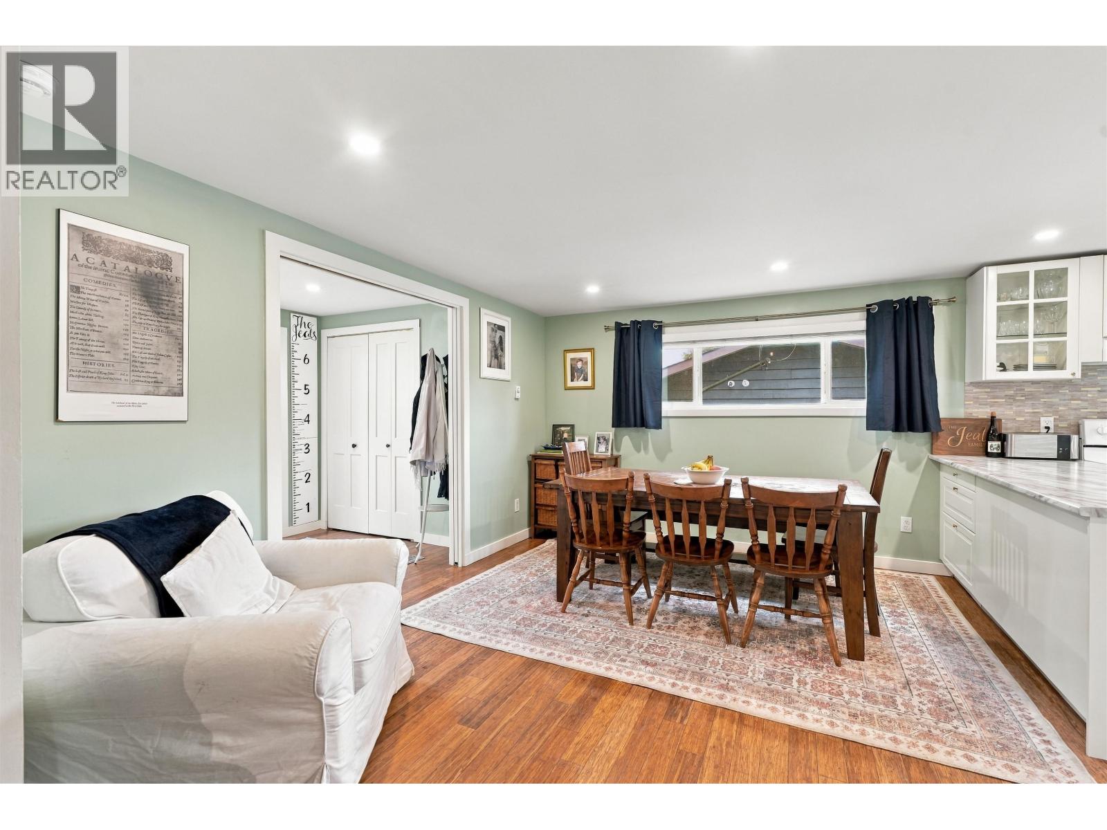 5734 Pebble Crescent, Sechelt, British Columbia  V0N 3A0 - Photo 11 - R3173378