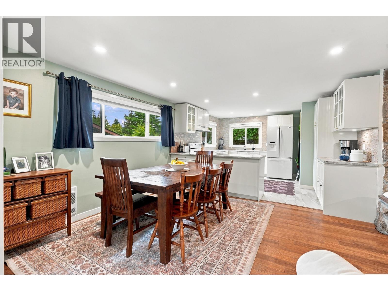 5734 Pebble Crescent, Sechelt, British Columbia  V0N 3A0 - Photo 13 - R3173378