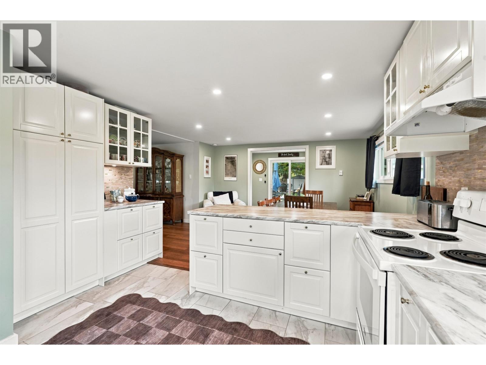 5734 Pebble Crescent, Sechelt, British Columbia  V0N 3A0 - Photo 15 - R3173378