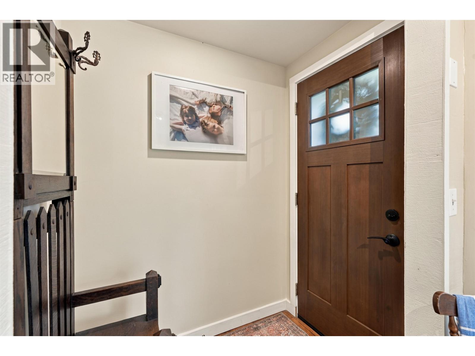 5734 Pebble Crescent, Sechelt, British Columbia  V0N 3A0 - Photo 3 - R3173378