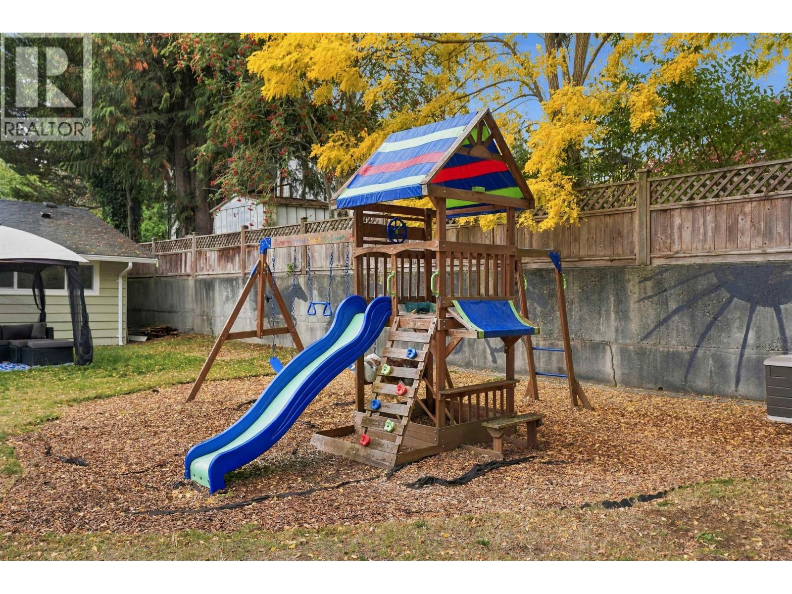 5734 Pebble Crescent, Sechelt, British Columbia  V0N 3A0 - Photo 36 - R3173378