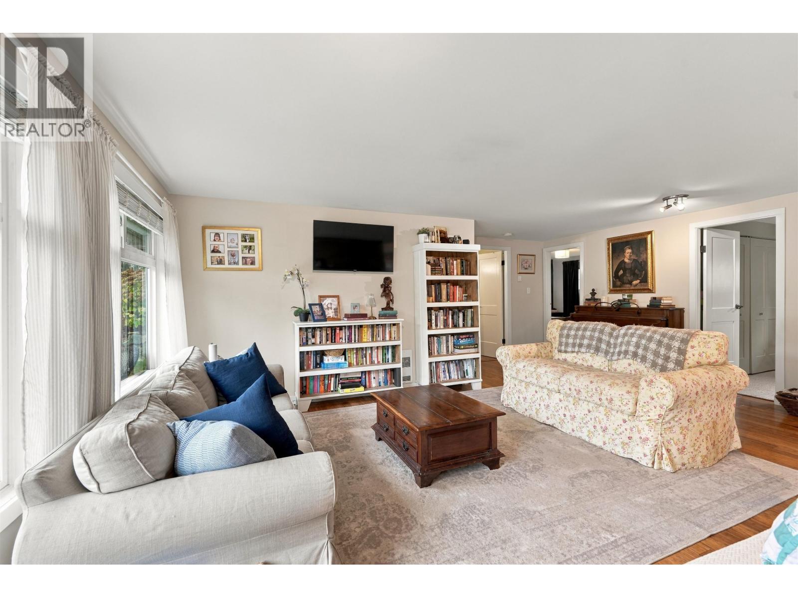 5734 Pebble Crescent, Sechelt, British Columbia  V0N 3A0 - Photo 7 - R3173378