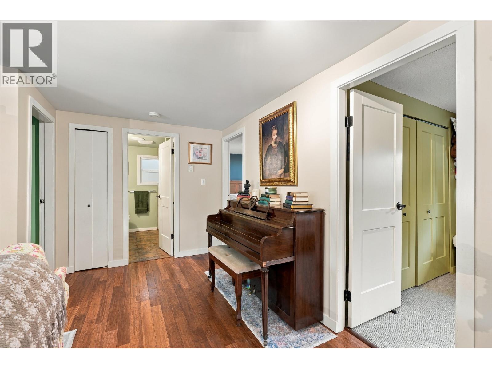 5734 Pebble Crescent, Sechelt, British Columbia  V0N 3A0 - Photo 8 - R3173378