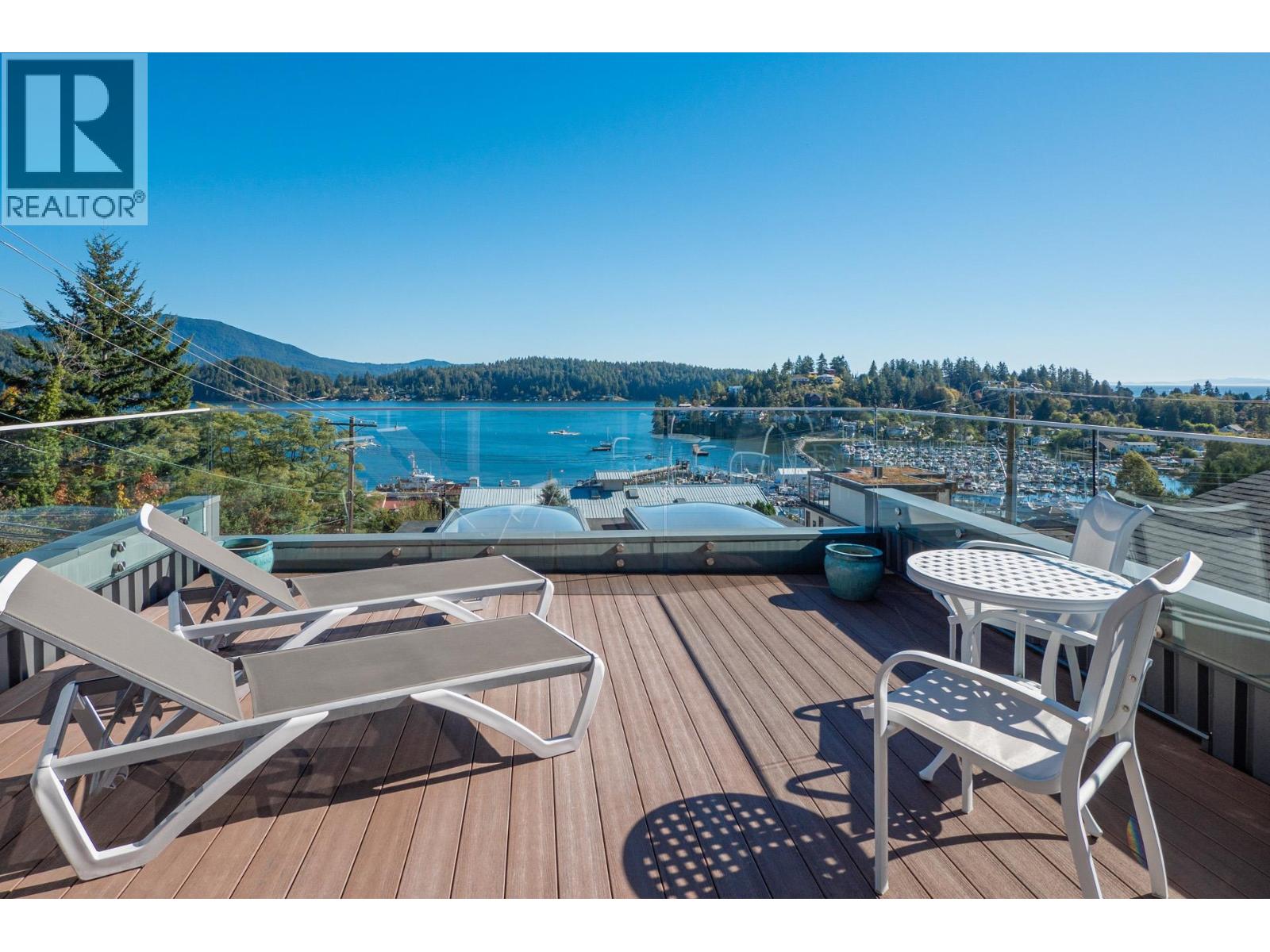531 S FLETCHER ROAD, Gibsons, British Columbia