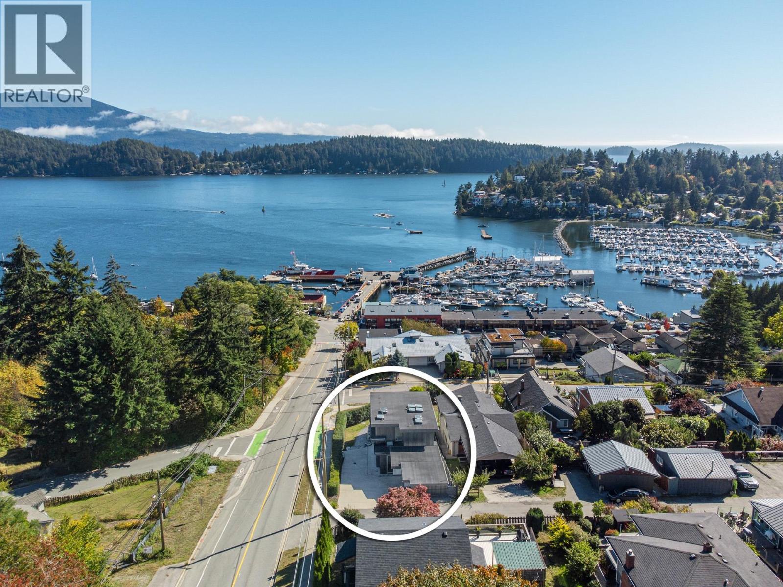 531 S Fletcher Road, Gibsons, British Columbia  V0N 1V9 - Photo 2 - R3173402