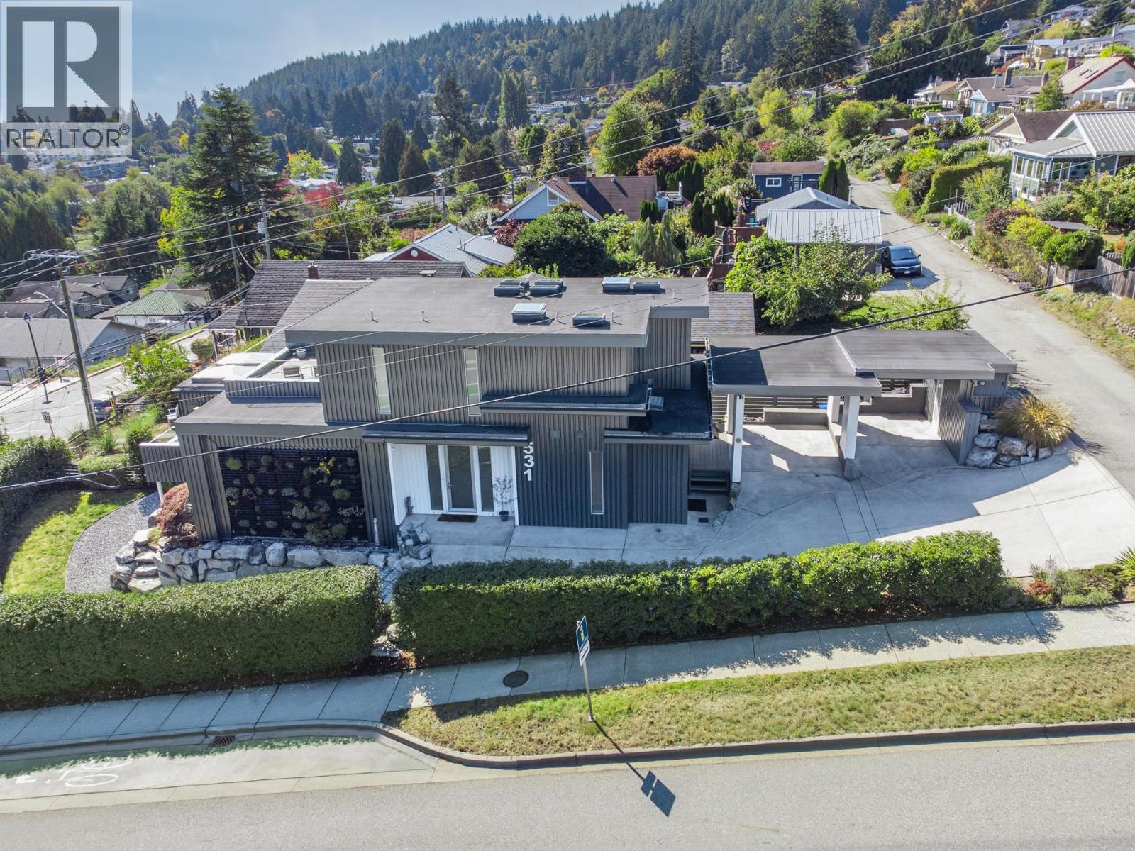 531 S Fletcher Road, Gibsons, British Columbia  V0N 1V9 - Photo 3 - R3173402