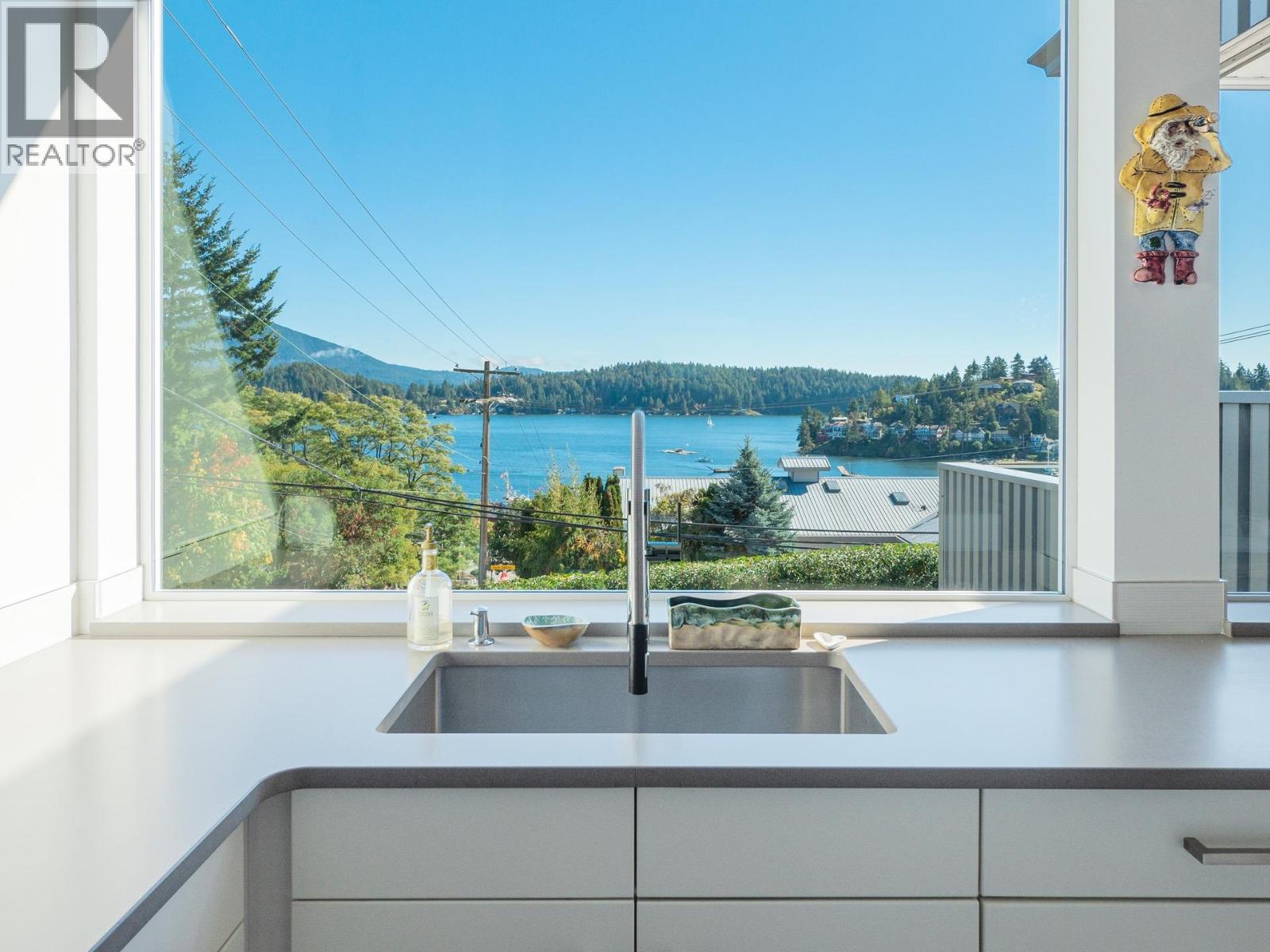 531 S Fletcher Road, Gibsons, British Columbia  V0N 1V9 - Photo 7 - R3173402
