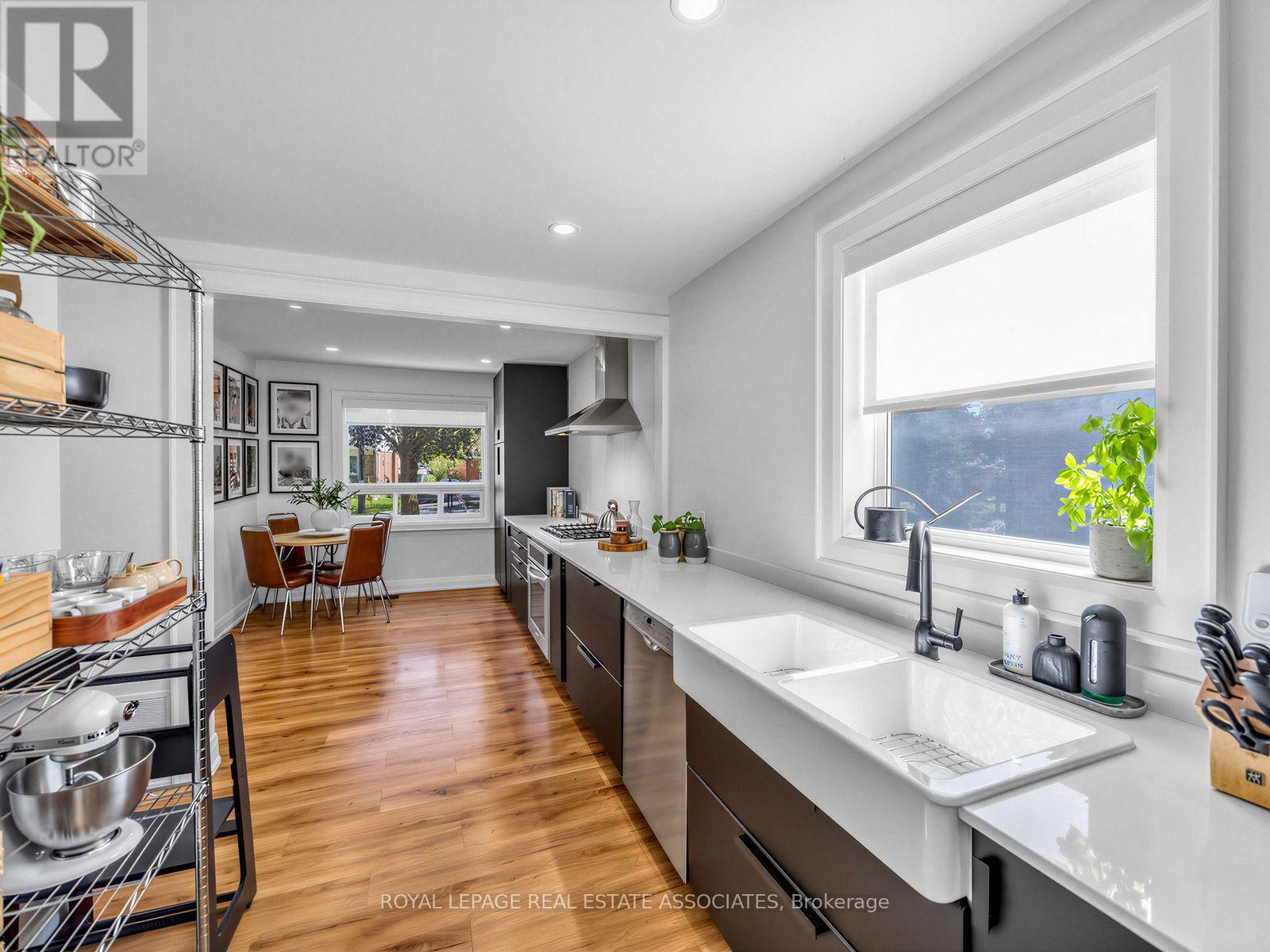 36 Jodphur Avenue, Toronto, Ontario  M9M 2J4 - Photo 15 - W13873042