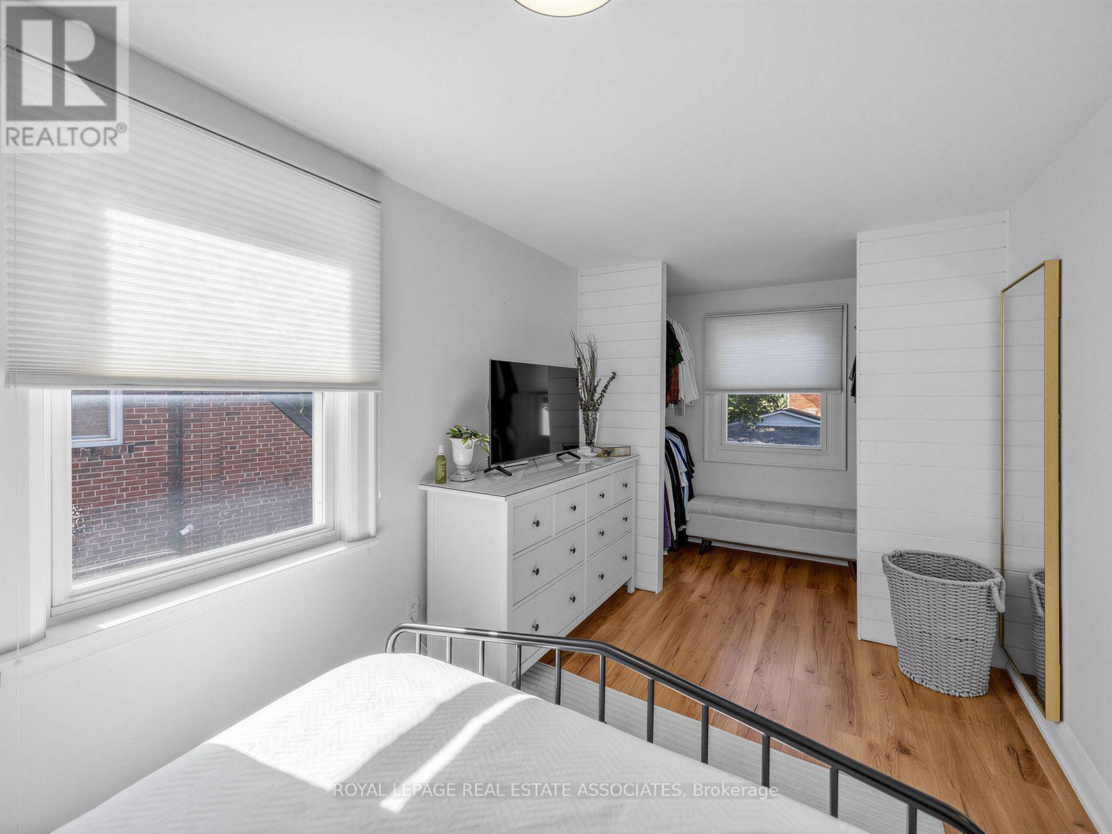 36 Jodphur Avenue, Toronto, Ontario  M9M 2J4 - Photo 18 - W13873042