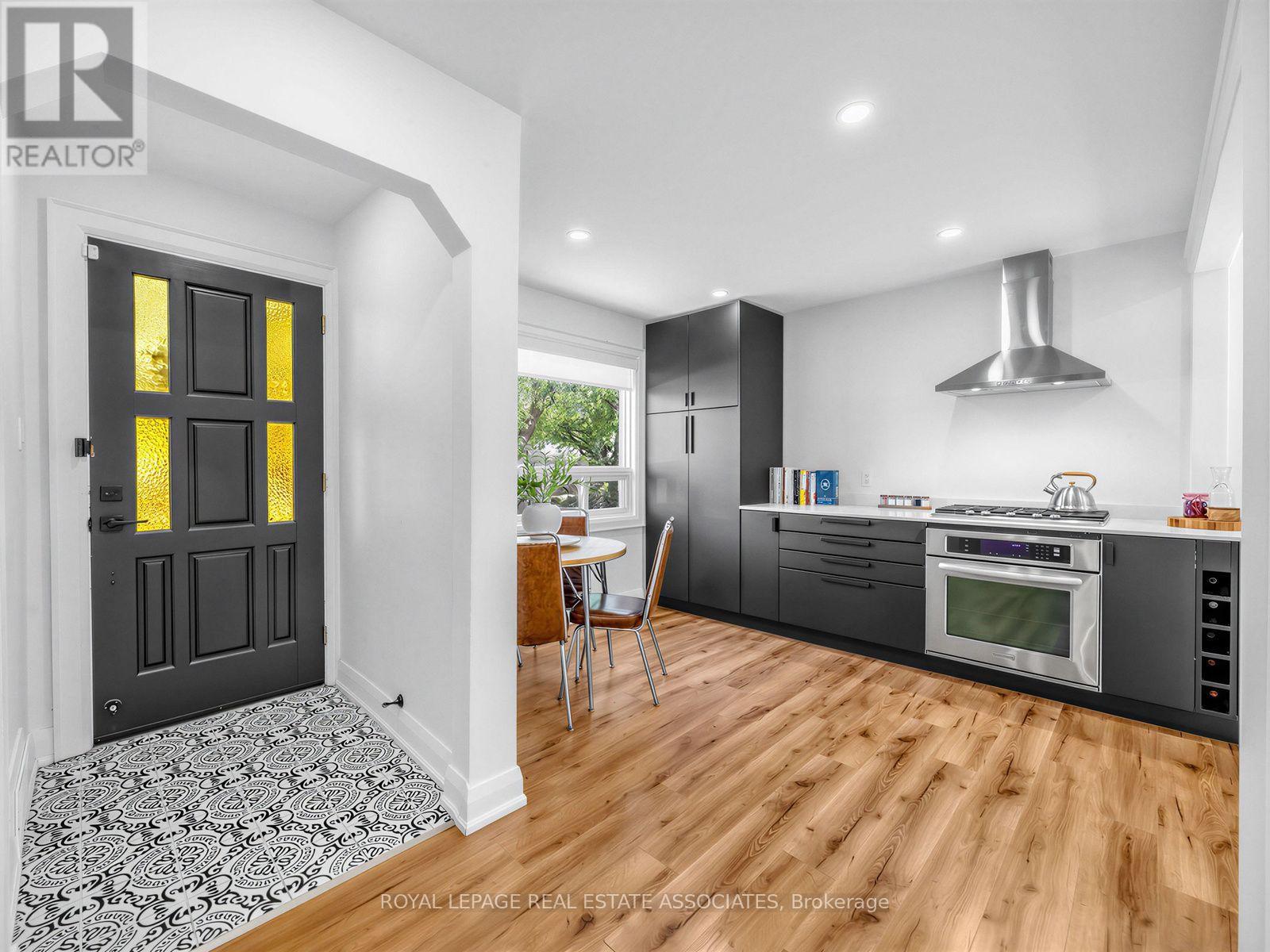 36 Jodphur Avenue, Toronto, Ontario  M9M 2J4 - Photo 3 - W13873042