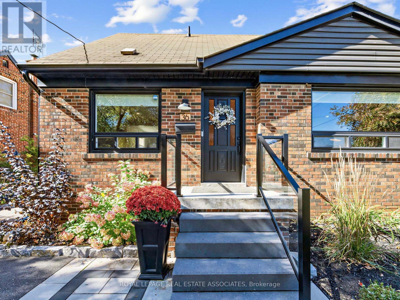 36 Jodphur Avenue, Toronto, Ontario  M9M 2J4 - Photo 37 - W13873042
